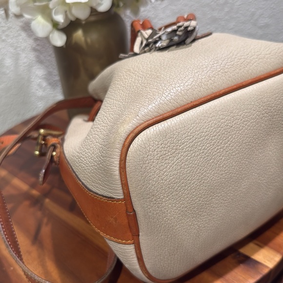 Dooney & Bourke A6-898762 Vintage Bucket Shoulder Bag - Picture 11 of 16